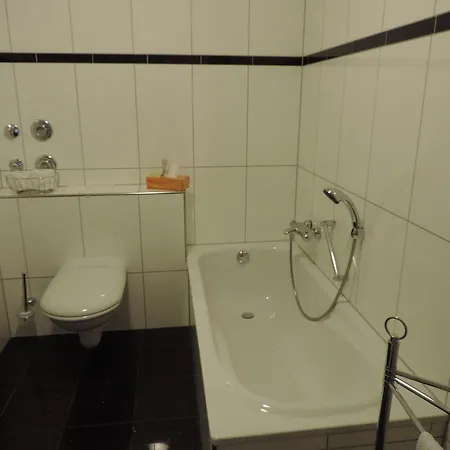 Ferienwohnung Am Lennepark 巴特诺因阿尔-阿尔韦勒